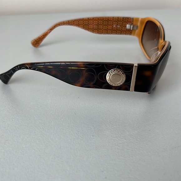 Coach sunglasses, like new. Does not have its original case. - Picture 2 of 4